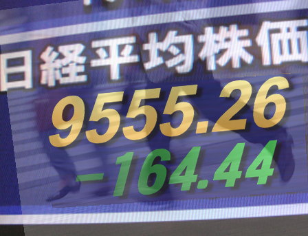 １２日後場の東京株式市場は、３３業種別指数がすべて下落。円相場が１ドル８３円台前半の反発傾向となり、昨夜と今朝、余震とみられる強い地震が発生したことも手控えの要因となった様子。東京電力＜９５０１＞（東１）は、前引けに高かったものの軟調転換となり反落。東証１部の値上がり銘柄数は１３３銘柄（約８％）。