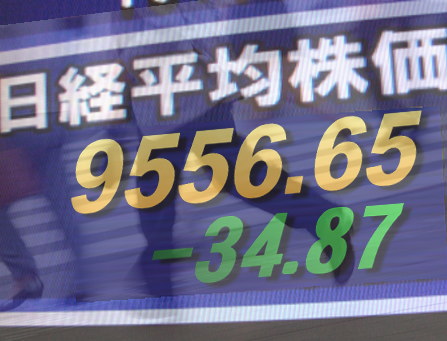 １８日後場の東京株式市場は、引き続き軟調もちあい。円相場が対ドルに続き対ユーロでも反発基調を強めたため、電気機器、自動車などが下値を探り、前場はしっかりの精密機器は値上がり率を縮小。