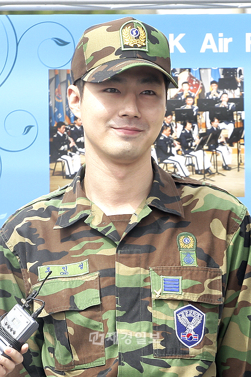 チョ・インソン除隊、笑顔が自然に。
