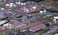 東北電力がガスタービンを緊急設置する新潟火力発電所。 東北電力がガスタービンを緊急設置する新潟火力発電所。