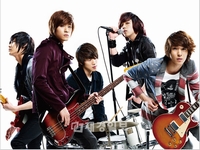 日本での初アルバム「FIVE TREASURE ISLAND」がオリコン1位を記録した韓国の男性バンド「FTISLAND（エフティーアイランド）」。