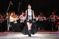 モデル100人が登場、チャリティーイベント「RUNWAY for JAPAN」開催