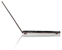 英語版キーボードを搭載したレノボ・ジャパンの12.5型プレミアムノートブックPC「IdeaPad U260」。 英語版キーボードを搭載したレノボ・ジャパンの12.5型プレミアムノートブックPC「IdeaPad U260」。