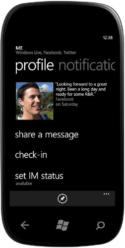 アドレス帳にはフェイスブックのチェックイン機能や写真にタグ付けするための顔検出機能も組み込まれている。