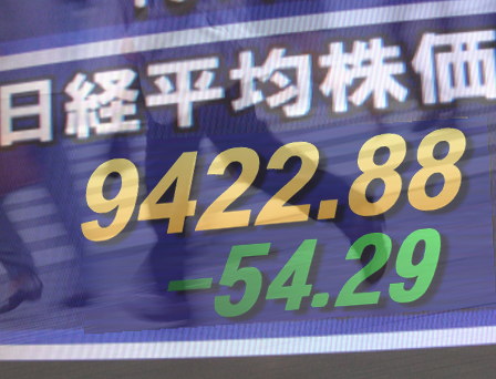 ２５日後場の東京株式市場は、引き続き材料株物色が中心。為替が円高方向に転換し、対ドルで１ドル８２円台から８１円台に戻ったため、前場は堅調だった自動車株の値が全体に重くなり、資源関連株も一進一退。