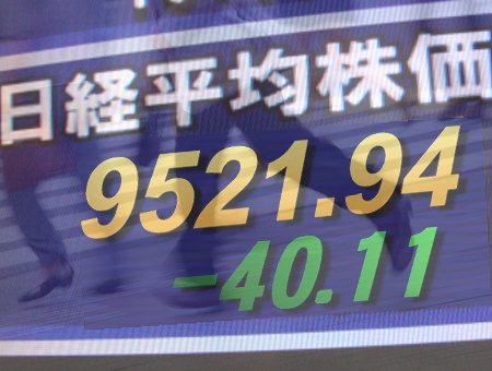 ２７日後場の東京株式市場は、引き続き下値の堅い相場。円相場が１ドル８０円台に入る円高基調になった上、米・英の株式市場が週明け３０日も休場のため、徐々に模様ながめ気分の強まる様子だったが、全般は底堅かった。東証１部の値上がり銘柄数は５４４銘柄（約３３％）だった。