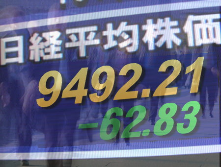 ３日後場の東京株式市場は、主力株を軸に引き続き模様ながめ。中国株が端午節で週明け月曜日に休場となり、この間に追加利上げの可能性があるとして手控える雰囲気があったほか、ユーロ安進行の懸念も漂った。なかで月次動向の好調な銘柄や思惑材料株などの物色は活発。