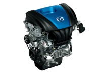 マツダがマイナーチェンジして発売する小型車「デミオ」で、新グレードの「13-SKYACTIV(13-スカイアクティブ)」に搭載する新開発の低燃費エンジン「SKYACTIV-G 1.3(スカイアクティブ ジー 1.3)」。 マツダがマイナーチェンジして発売する小型車「デミオ」で、新グレードの「13-SKYACTIV(13-スカイアクティブ)」に搭載する新開発の低燃費エンジン「SKYACTIV-G 1.3(スカイアクティブ ジー 1.3)」。