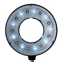 サンワサプライの「高輝度LEDライト(拡大鏡付き) 400-TOY015シリーズ」。USB電源か単4乾電池3本のいずれかの給電方法が選べ、3段階の明るさ調節が行える。 サンワサプライの「高輝度LEDライト(拡大鏡付き) 400-TOY015シリーズ」。USB電源か単4乾電池3本のいずれかの給電方法が選べ、3段階の明るさ調節が行える。