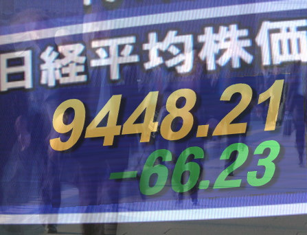 １３日後場の東京株式市場は、引き続き個別物色の相場。今夜のＮＹ株式が前週末の１７２ドル安に続きどうなるか不透明な上、上海・香港とも軟調拡大と伝えられ、東証１部の売買代金は１兆円に届かなかった。東証１部の値上がり銘柄数は６０６銘柄（約３６％）だった。