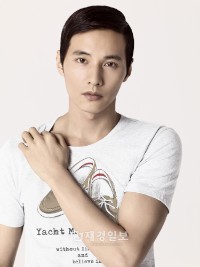 スタイリッシュ・ビジネスカジュアル「クリス・クリスティ」で、韓国俳優ウォンビンがモデルとして着用する「WON-Tシリーズ」が売り上げを伸ばしている。写真=ウォンティーシャツ スタイリッシュ・ビジネスカジュアル「クリス・クリスティ」で、韓国俳優ウォンビンがモデルとして着用する「WON-Tシリーズ」が売り上げを伸ばしている。写真=ウォンティーシャツ