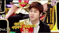 14日放送のSBSバラエティ番組「カン＆イ・スンギの強心臓」に出演したユンホは「父の二重性」という題目を掲げ、生計のために苦労して働かざるを得なかった両親について語った。