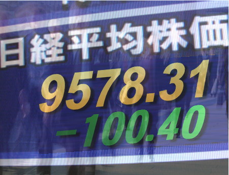 ２４日後場の東京株式市場は、値上り銘柄数が増えて全般一段高。上海・香港株式が上昇と伝えられ、円相場の安定と原油安に加えて好感する相場となった。海運、鉄鋼、食料品など燃料安の恩恵の大きいセクターが堅調で、証券株が高い。