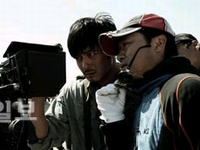 チャン・ドンゴン、オダギリジョー主演映画「マイウェイ」の撮影が、バルト海沿岸ラトビアでクランクアップした。