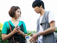 韓国MBCの水木ドラマ「君は僕に恋をした」（邦題：オレのことスキでしょ）で、俳優ジョン・ヨンファと女優パク・シネが見ているだけで笑みがこぼれてくるやりとりをするなか、意地悪なご主人様と明るい奴隷の設定が注目を浴びている。