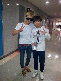 BIGBANGのG-Dragonとペク・チョンガンのツーショット写真公開「まるでスターに会ったファンみたいだね~」 BIGBANGのG-Dragonとペク・チョンガンのツーショット写真公開「まるでスターに会ったファンみたいだね~」