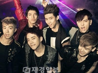 人気アイドルグループ「2PM」は8日、韓国歌番組「ミュージックバンク」で1位を獲得した。3日の「人気歌謡」に続き、再び音楽番組で1位に輝いた2PMの人気はとどまるところを知らない。
