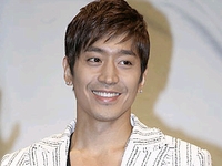 国際NGOのWorldvision（ワールド・ビジョン）は8日、韓国男性歌手グループ「SHINHWA」（シンファ）のリーダーで俳優のエリックのファンクラブが、お米480キロを寄付したと発表した。