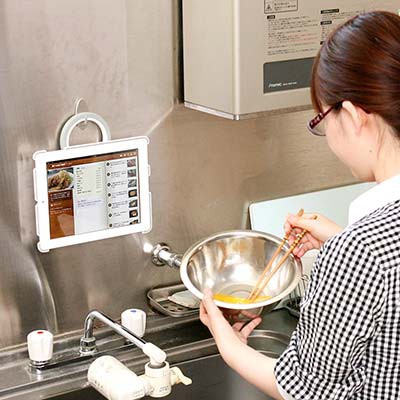 ハンドル付きでタブレット端末「iPad 2」の持ち運びや掛け置きができるケース「iPad2ケース 400-PDA039シリーズ」