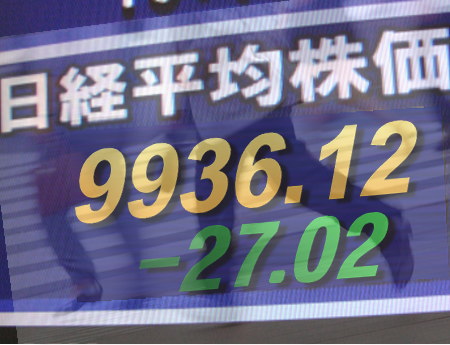 １４日後場の東京株式市場は、値下がり銘柄数が増え、引き続き模様ながめ。ただ、１４時前後に円相場が一時下落したため自動車株などが値を戻し、日経平均も戻り足となった。