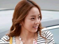 「シティハンター」ク・ハラ、きわどいファッションで脚線美を披露！！