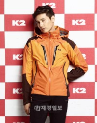 アウトドアブランドK2が、新しい広告モデルとして韓国最高の人気俳優であるウォンビンを起用、1年間の専属契約を結んだ。