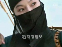 女優ユン・ソイが韓国SBSの月火ドラマ「武士 ペク・ドンス」第5話で初登場し、輝く存在感で視聴者の注目を一気に集めた。 女優ユン・ソイが韓国SBSの月火ドラマ「武士 ペク・ドンス」第5話で初登場し、輝く存在感で視聴者の注目を一気に集めた。