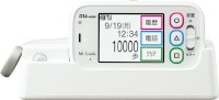 カウントした歩数を家族に自動でメール送信する歩数計「Mi-Look」。緊急ブザーや現在位置を確認する機能も備える（提供：KDDI）