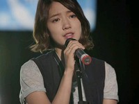 韓国MBCの水木ドラマ「君は僕に恋をした」（邦題：オレのことスキでしょ）のパク・シネ（イ・ギュウォン役）が母校100周年記念公演のヒロインを決めるオーディションで歌を歌う途中に突然涙を流し始め、見る者を不思議がらせる。