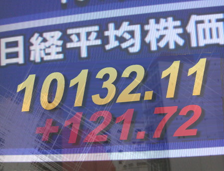 ２２日後場の東京株式市場は、一段と底上げムード。ＮＹ株式の大幅反発１５２ドル高に続き、上海・香港株式も堅調と伝えられたため、買い安心感が拡大。銀行・証券、精密機器、自動車などに続き、株価２ケタ銘柄も含めて次第に値上り銘柄数が増え、全般底上げとなった。