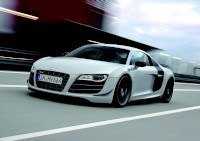 アウディ・ジャパンスが国内では5台限定で販売するスポーツカー「アウデ R8」の限定生産バージョン「アウディR8 GT」。 アウディ・ジャパンスが国内では5台限定で販売するスポーツカー「アウデ R8」の限定生産バージョン「アウディR8 GT」。
