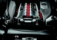 アウディ・ジャパンスが国内では5台限定で販売するスポーツカー「アウデ R8」の限定生産バージョン「アウディR8 GT」。 アウディ・ジャパンスが国内では5台限定で販売するスポーツカー「アウデ R8」の限定生産バージョン「アウディR8 GT」。