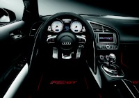 アウディ・ジャパンスが国内では5台限定で販売するスポーツカー「アウデ R8」の限定生産バージョン「アウディR8 GT」。 アウディ・ジャパンスが国内では5台限定で販売するスポーツカー「アウデ R8」の限定生産バージョン「アウディR8 GT」。