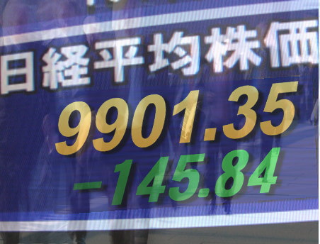 ２８日後場の東京株式市場は、引き続き軟調もみ合い。円相場の高どまりに加え、香港株は反落し上海株は続落と伝えられ、一段と手控えムードが広がった。
