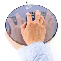 マウスパッドから電源供給し、電池・充電が不要なサンワサプライのワイヤレスマウス「バッテリーフリーワイヤレスマウス 400-MA030シリーズ」 マウスパッドから電源供給し、電池・充電が不要なサンワサプライのワイヤレスマウス「バッテリーフリーワイヤレスマウス 400-MA030シリーズ」