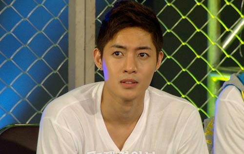 7月30日の韓国KBS 2TV「自由宣言土曜日―シークレット」で、これまでベールに包まれていたキム・ヒョンジュンの親友が登場した。
