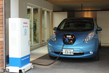 日産、EV「リーフ」から住宅へ電力供給するシステムを公開
