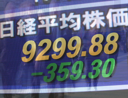 ５日後場の東京株式市場は、底練り商状で売買交錯。円相場が対ドルでは７８円台の円安基調になったため、値上り銘柄が徐々に増加したものの、対ユーロでは１１０円台の円高となったため、ＮＹ株の５１２ドル安を受けた前場の大幅安から一進一退の域を出なかった。