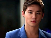 韓国の男性アイドルグループ「JYJ」のメンバー、キム・ジュンスは、6日に放送される韓国SBSドラマ「女の香り」第5話にキム・ソナが憧れる歌手ジュンス役で特別出演した。