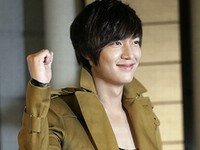 「シティーハンター」の主演俳優イ・ミンホの関係者が、一般の女子大生との熱愛報道に対し、「ちょっと誇大解釈された」と明らかにした。