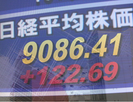 15日後場の東京株式市場は、強もみあいを継続。円相場が対ユーロで110円台の円安に振れ、香港・上海株式も堅調だったため、自動車、機械、電機・精密、海運、大手商社などを幅広く買い直す動きとなり、値上り銘柄数は時間とともに増加した。東証1部の値上がり銘柄数は1130銘柄(約68%)だった。 15日後場の東京株式市場は、強もみあいを継続。円相場が対ユーロで110円台の円安に振れ、香港・上海株式も堅調だったため、自動車、機械、電機・精密、海運、大手商社などを幅広く買い直す動きとなり、値上り銘柄数は時間とともに増加した。東証1部の値上がり銘柄数は1130銘柄(約68%)だった。