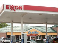 米セブンイレブンが取得する予定のエクソンのコンビニ「オン・ザ・ラン」店舗。同社ニュースリリースより。