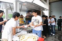 韓国SBSの水木ドラマ「ボスを守れ！」のチソンとキム・ジェジュンが制作陣のため自腹を切ってごちそうしたといい話題だ。