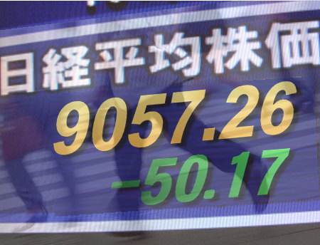 １７日後場の東京株式市場は、引き続き一進一退。円相場が強含み、対ユーロで１１０円台の前半に進み、ユーロ圏の４～６月期のＧＤＰ鈍化などを懸念する向きがあった。