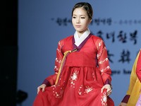 「パク・スルニョ(韓服デザイナー)の韓服愛を分かち合うファッションショー」のリハーサルが16日午後、ソウル漢南洞のハイアットホテルグランドボールルームにて行われた。写真はKARAのカン・ジヨン。