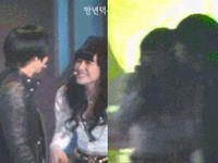 14日に東京の某カフェで少女時代のジェシカと2PMのテギョンが一緒にいる姿がキャッチされ、熱愛説が浮上したのに続き、今度は2PMのウヨンと少女時代のティファニーの愛情行為（？）動画が公開されて話題だ。