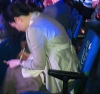 韓国の女優イ・ヨンエが、“フィギアスケートの妖精”キム・ヨナのアイスショーに姿を現した。このニュースはインターネットを通じて広まり、話題になっている。