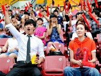 韓国MBCの水・木ドラマ「負けてたまるか！」（脚本イ・スクジン、演出イ・ジェドン）主演のチェ・ジウとユン・サンヒョンが蚕室（チャムシル）野球場で初キスをした。写真=韓国MBC
