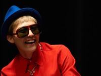 BIGBANGのG-DRAGONは24歳の誕生日だった18日、「こんにちは～！ジヨン（※G-DRAGONの本名）です！デビュー後毎年こうやって皆さんが祝って下さるのでとても幸せです。ありがとうございます！」とコメントした。