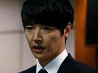 韓国MBCの水木ドラマ「負けてたまるか」の主演俳優ユン・サンヒョンがゴージャスなキャラクターに良く似合う俳優として証明された。